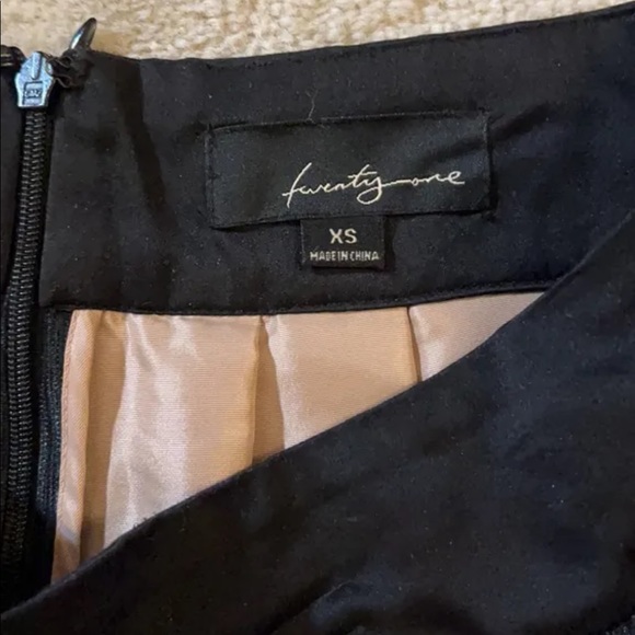 Skirt - Picture 2 of 3